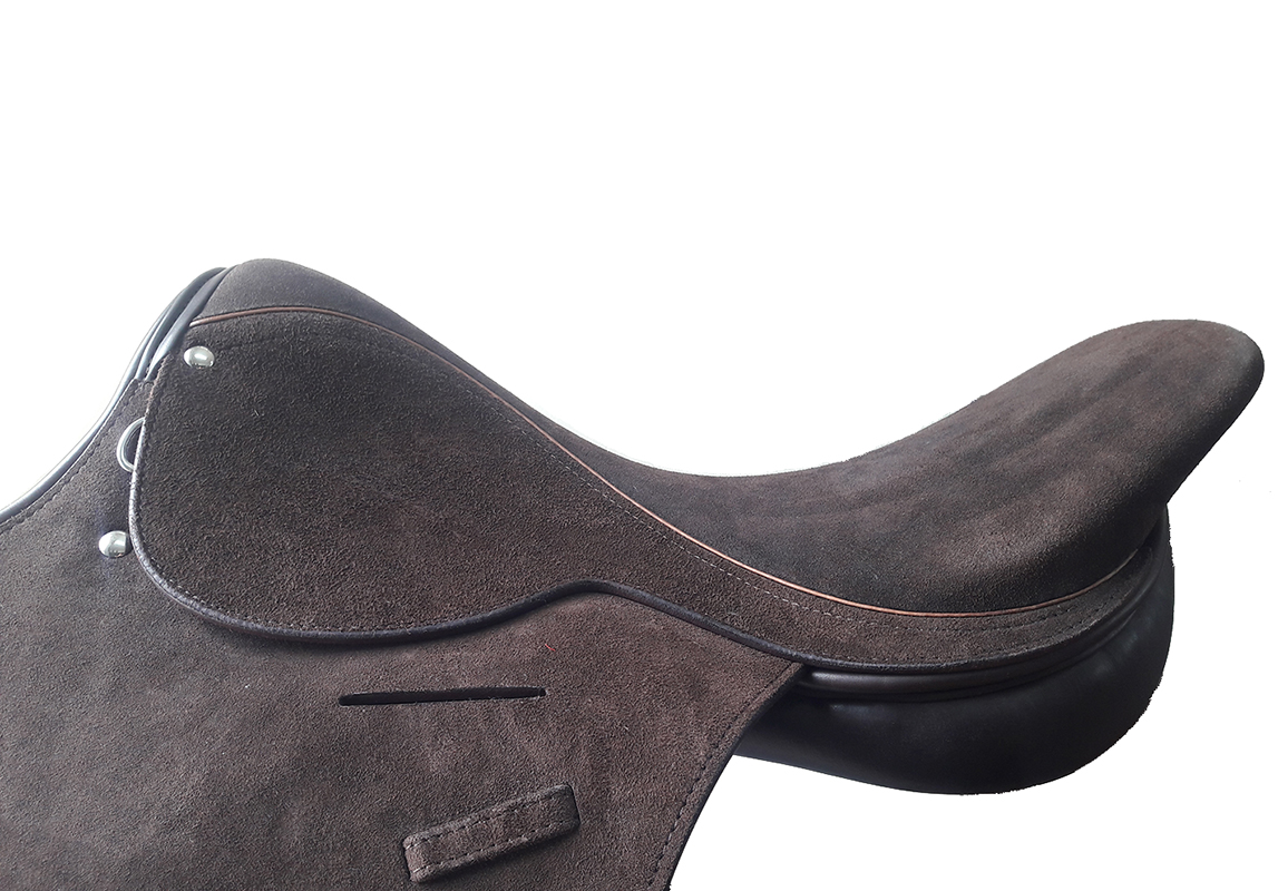 Conqueror_saddle_side